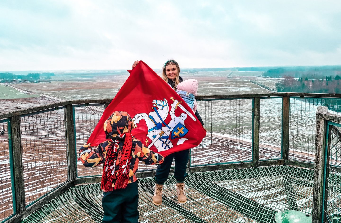  Instagramo paskyros @mama_gamtoje savininkė Indrė Stundžiaitė augina penkiametį sūnų ir 10 mėnesių dukrą su kuriais leidžiasi į žygius pėsčiomis.<br>„Mama gamtoje“ nuotr.