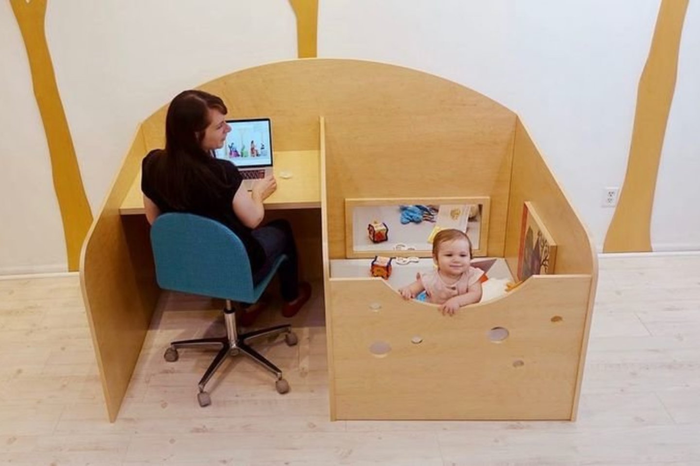 Moderni darbo vieta tėvams pasirūpina, kad vaikai būtų saugūs.<br> „TMC furniture“ nuotr.