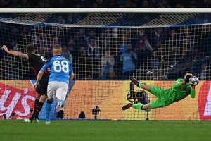 Itališkos aistros Čempionų lygoje: „Napoli“ išlygino rezultatą, bet neparklupdė „Milan“ ekipos