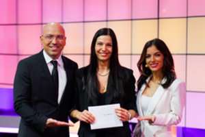 „Teleloto“ elektromobilį „Tesla“ laimėjusi vilnietė apie sėkmę sužinojo gimtadienio rytą