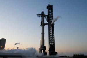 Kitas rekordinės „SpaceX“ raketos bandymas pakilti – ketvirtadienį