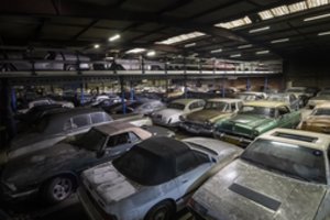 Po milžiniško radinio – retų klasikinių automobilių aukcionas: kolekcijoje – ypatingi šedevrai