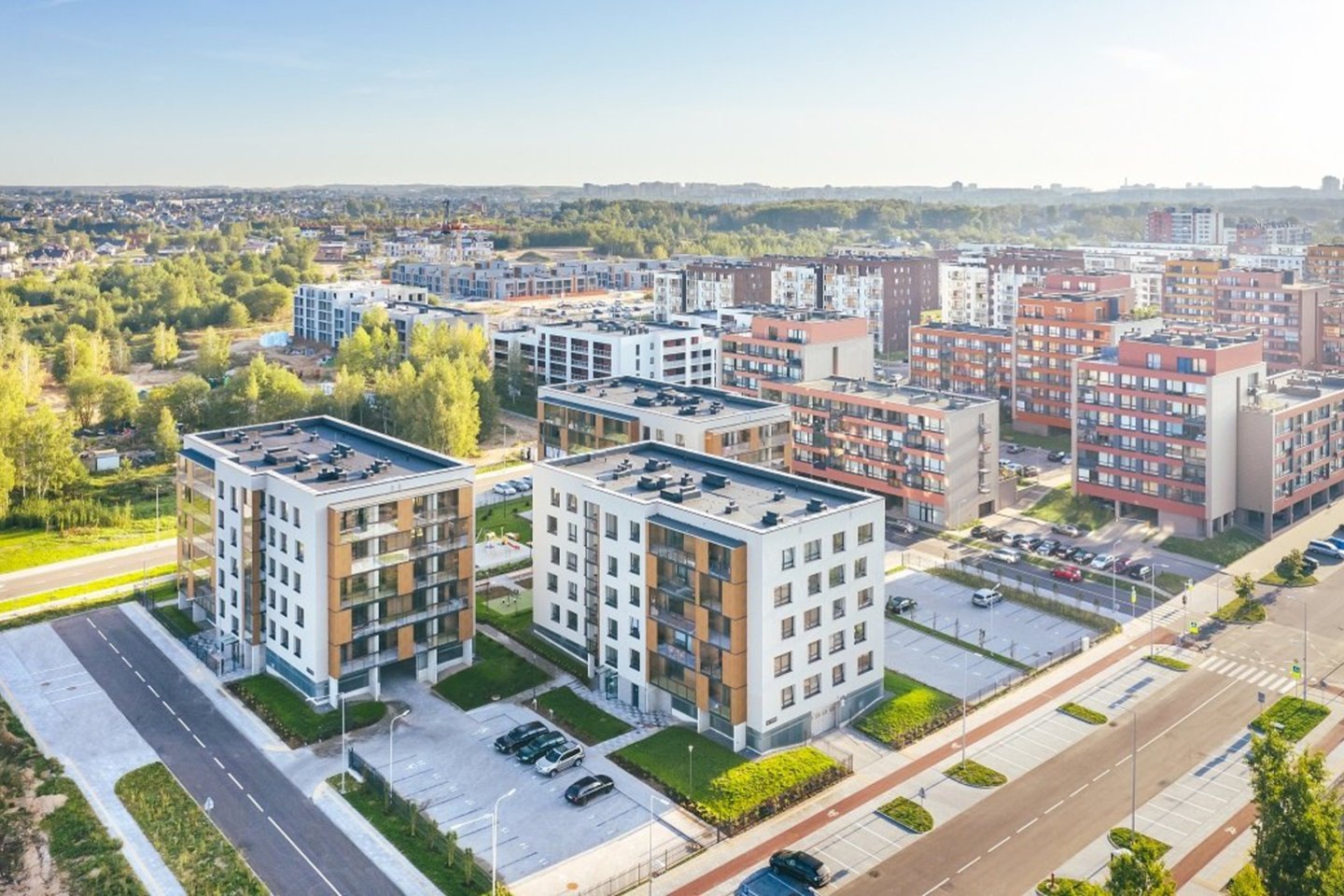 Sparčiai augančioje Pilaitėje jau užbaigtas antrasis „Martyno namų“ projekto etapas bei pradėti trečiojo etapo butų pardavimai.