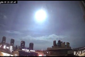 Vis dar neaišku, kas naktį žybsėjo virš Kijevo – NASA paneigė Ukrainos versiją