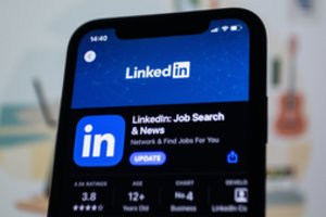 „LinkedIn“ panašėja į „Tinder“: parodykite susidomėjimą ir laukite, kol darbdavys jums parašys