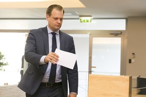 Valstietis A. Nekrošius davė mero priesaiką: Raseiniuose bus skelbiami nauji Seimo rinkimai