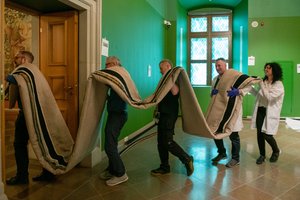 Legendiniai Žygimanto Augusto gobelenai į Vilnių atkeliavo su ginkluota apsauga ir policijos palyda