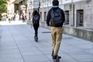 Įvardijo didžiausias paspirtukininkų klaidas – primena laikytis taisyklių