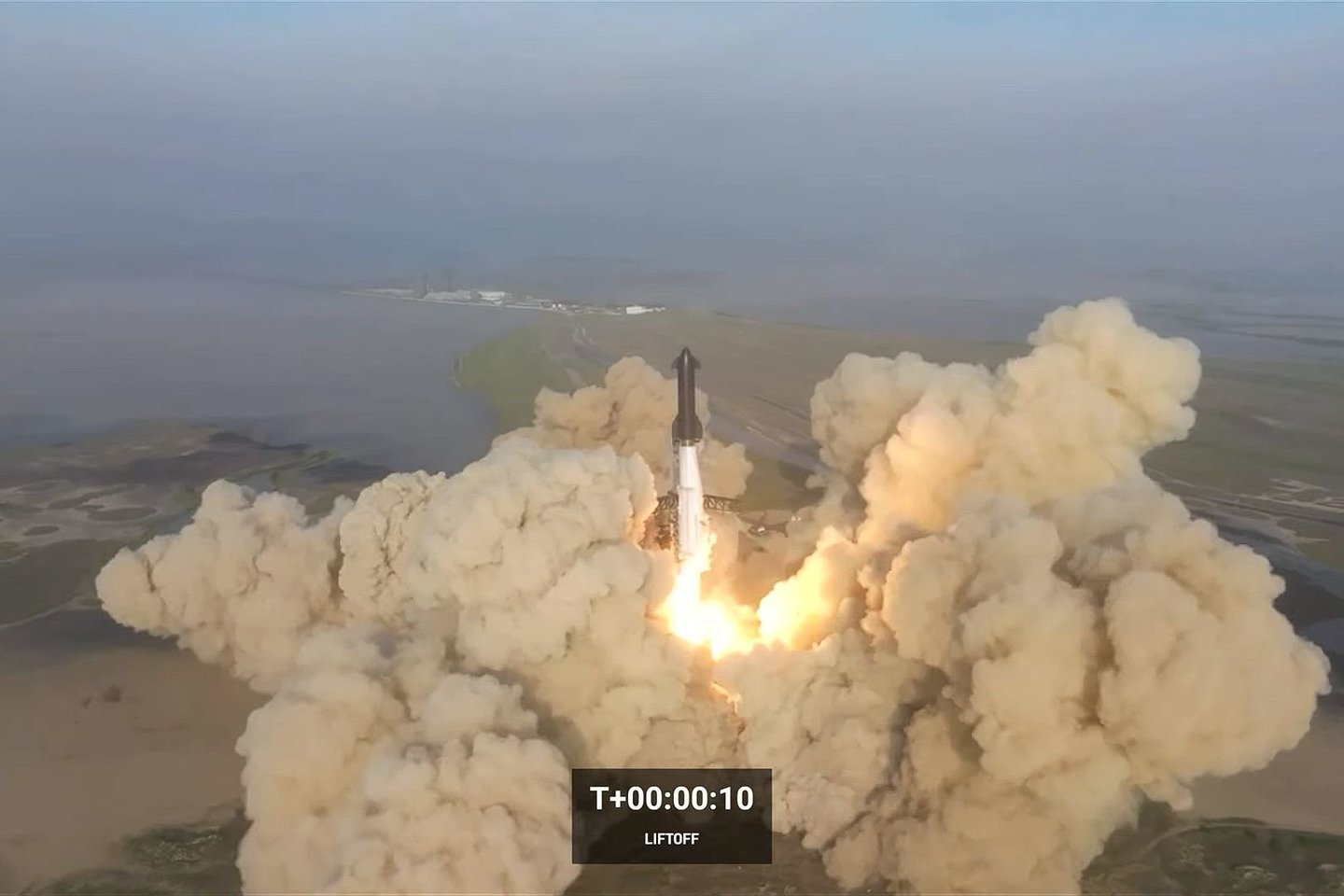 „SpaceX Super Heavy“ ir „Starship“ startas.<br> Stopkadras