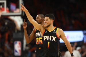 D. Bookerio krepšinio spektaklis – „Phoenix Suns“ pergalę nukalė 45 gynėjo taškai