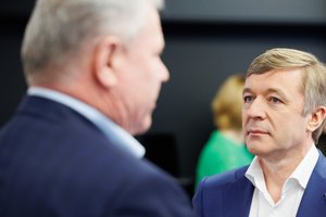 R. Karbauskis nepalaiko bankų solidarumo mokesčio – valdantieji net nebandė tartis su bankais