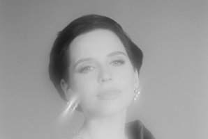 Monika Liu naują savo dainą „Kodėl tu čia?“ skiria visiems neištikimiems vyrams