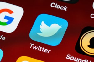 „Twitter“ atsisakė „su valstybe susijusių“ žymų žiniasklaidos paskyroms
