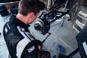 Atskleidė užkulisius: kaip atrodo B. Vanago technikų darbas lenktynių metu?