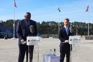 Pentagono vadovas atvyko į Ramšteino oro pajėgų bazę