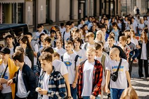 Studentai vienijasi padėti Ukrainos vaikams: šį savaitgalį belsis į Vilniaus ir Kauno gyventojų duris