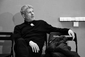 Spektaklis „Detoksikacija“ su Andrium Bialobžeskiu pagrindiniame vaidmenyje atvyksta į Šiaulius