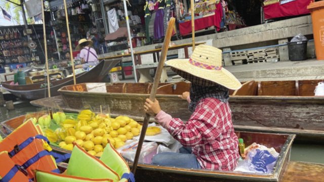 Tailando gyventojai susidūrė su neregėta karščio banga: žmonės slėpėsi net parduotuvėse