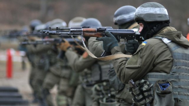 Ukraina prakalbo apie būtinybę padidinti karinę paramą: ragina rėmimui ginklais skirti 1 proc. savo BVP