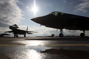 V. Putino kritikas M. Chodorkovskis įsitikinęs – su 300 vakarietiškų naikintuvų Ukraina galėtų laimėti karą