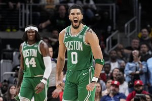 „Boston Celtics“ užuodžia bilietą į kitą etapą: savo varžovus jau nustūmė prie prarajos krašto