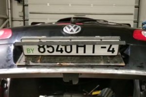 Ant kontrabandą gabenusio baltarusio automobilio buvo nuotolinis numerių keitimo mechanizmas