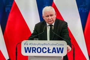 J. Kaczynskis regi ženklus, kaip gali baigtis karas Ukrainoje: „Mes tokio sprendimo nenorime“