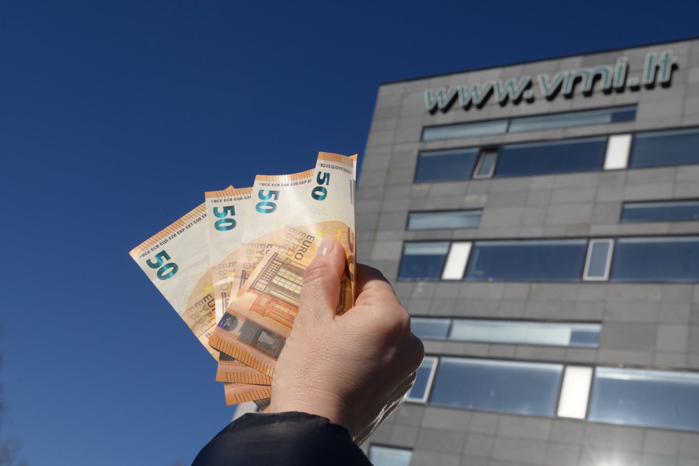 VMI darbuotojas kolegą bandė papirkti 500 eurų kyšiu.<br>V.Skaraičio asociatyvi nuotr.