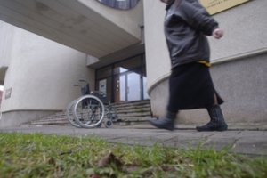 Daliai asmenų ruošiasi didinti šalpos neįgalumo pensijas