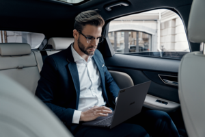 Verslo sėkmei – išskirtinis kompiuteris: štai, kokios jo savybės sužavės kiekvieną naudotoją