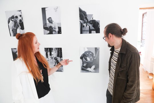 Balandžio 24-ąją, Šuns dieną, Vilniaus literatų namuose atidaryta Eglės Frank fotografijų paroda „Gero renginio – au au“.<br>R.Danisevičiaus nuotr.