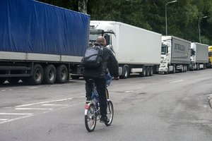 Su kontrabanda kovojanti muitinė planuoja riboti eismą per Tverečiaus iš Šumsko punktus