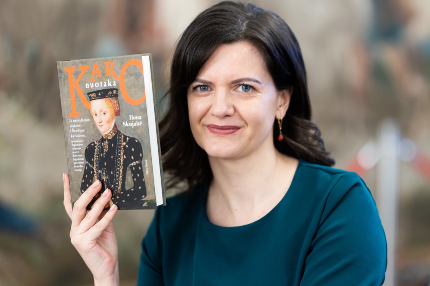 Šiais metais leidykla „Alma littera“ išleido žurnalistės Ilonos Skujaitės romaną „Karo nuotaka“.<br>M.Savičiūtės nuotr.