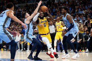 „Lakers“ serijos Memfyje užbaigti nesugebėjo