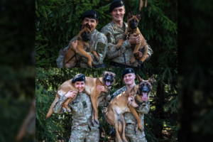 Keturkojės išminuotojos Karma ir Mina – pasiruošusios pavojingam darbui