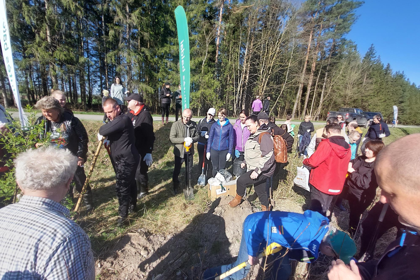 Together with the State Forest Enterprise (SFE), SBA Group employees planted 6.6 hectares of forest in three Lithuanian cities – Utena, Kaunas and Šilutė – with a total of almost 27 000 trees.