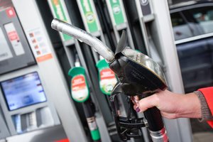 Vidutinė mažmeninė dyzelino kaina Lietuvoje sumažėjo iki 1,42 Eur/l