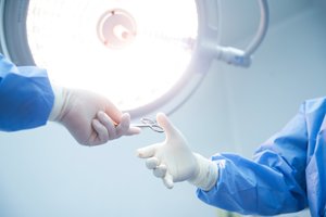 Lenkijos medikai pacientei pašalino beveik 100 kg svorio cistą