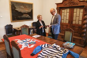 Edmundas Jakilaitis „Nacionalinės ekspedicijos“ atributiką perdavė Lietuvos nacionaliniam muziejui