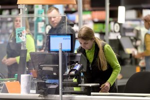 Neužleidžia pozicijos – toliau augina algas