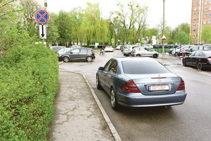 Dėl gatvės atkarpos šalia gimnazijos – kauniečių nerimas: vaikai čia rizikuoja kasdien