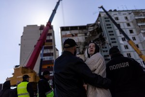 Skausmas sukaustė šiurpią ataką patyrusį miestą, žuvusiųjų skaičius padidėjo iki 23