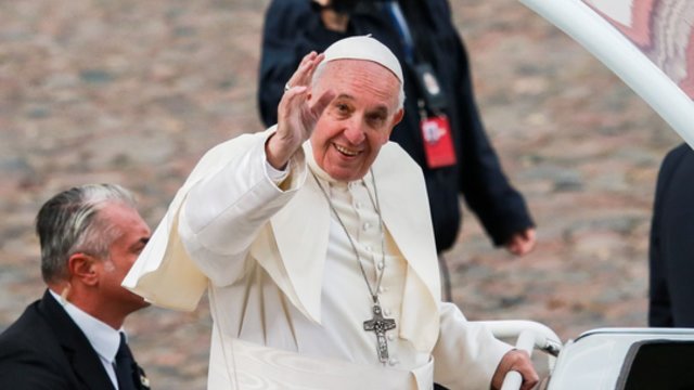 Popiežius Pranciškus antrąją vizito dieną Vengrijoje aplankė neregių vaikų instituciją