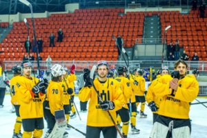 Lietuvos ledo ritulio rinktinės startas – gėdingas: lenkai mušė įvarčius vieną po kito