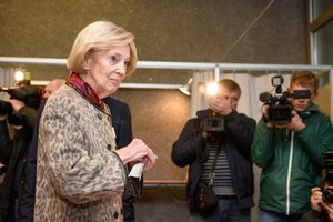 Santaros klinikos praneša apie Almos Adamkienės sveikatą