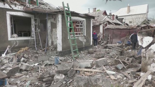 Užfiksuota, kaip po atakos atrodo Doneckas: gyvenvietę nuklojo griuvėsių liekanos