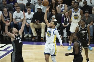 „Kings“ sezonu pasidžiaugęs D. Sabonis nusilenkė prieš S. Curry talentą