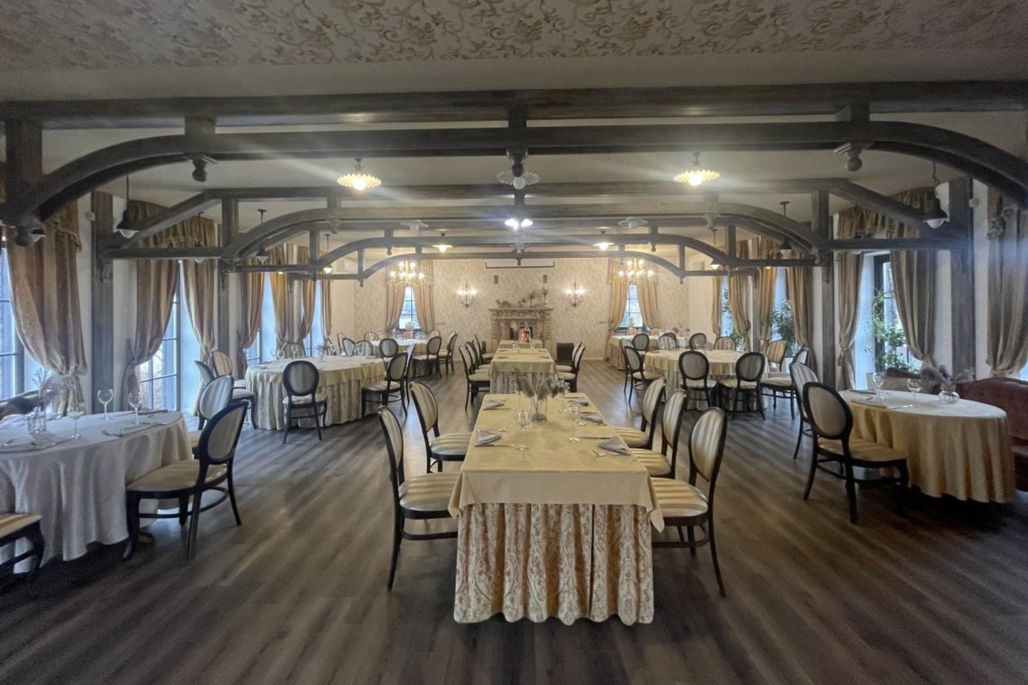 „Rusne Villa“ restorane gaminami Rusnės kraštui būdingi dvariški patiekalai, neišsiverčiama ir be žuvienės.<br> Ž.Čepaitės nuotr.