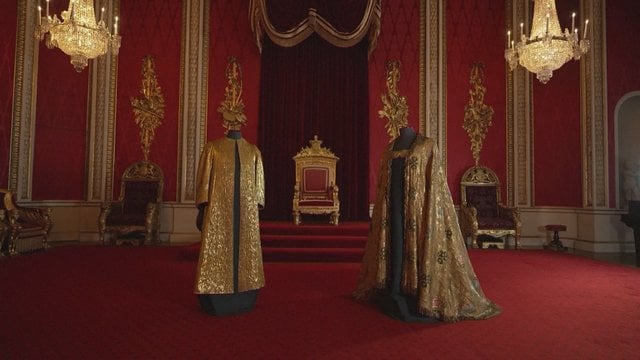 Intensyviai ruošiamasi Karolio III karūnavimui: pamatykite, kokiais apdarais bus pasidabinęs monarchas