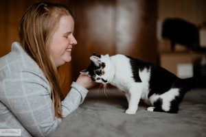 Iš prieglaudos pasiėmė ramų ir bailų kačiuką, kuris netruko parodyti savo tikrą charakterį – ir stebina, ir džiugina